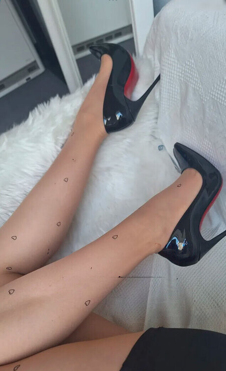 巨根ゲイOnlyFans セクシー裸 写真