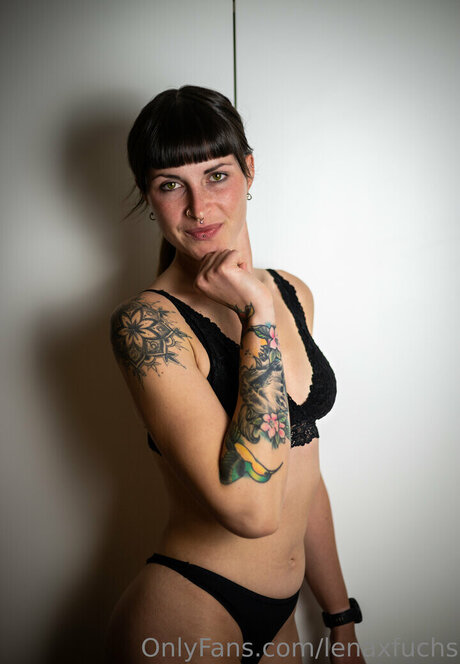 若いティーンのOnlyFans アートヌード 写真