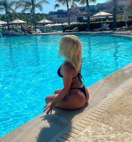 金髪の小柄なOnlyFans 無料裸 ギャラリー