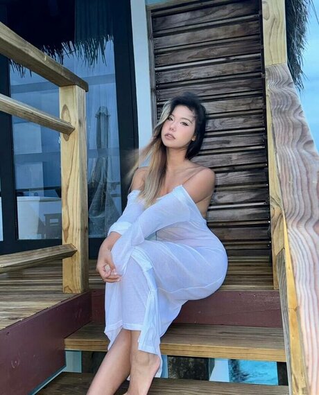 ブルネットの教師OnlyFans アートヌード アーカイブ