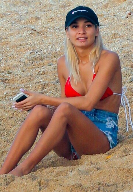 濃厚なラテン系熟女OnlyFans アートポルノ 画像