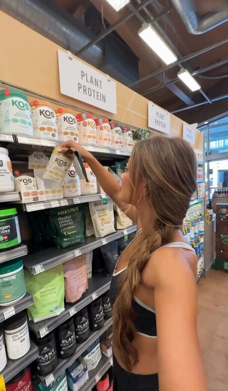 18歳のOnlyFans xxx 写真