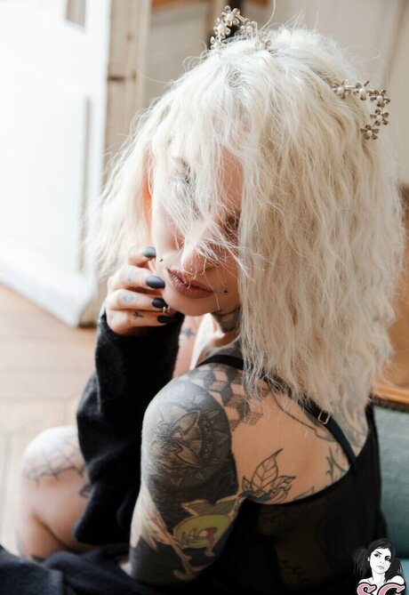 gladycesuicide ヌードのポルノスター ギャラリー