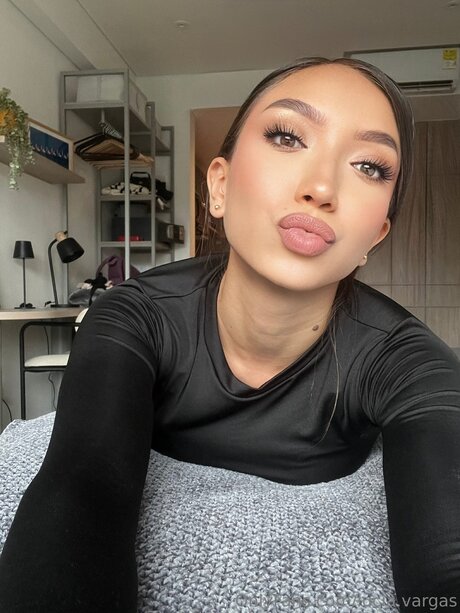 ブルネットの教師OnlyFans 美しい裸 写真