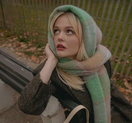 Emily Alyn Lind ヌードのポルノスター 画像