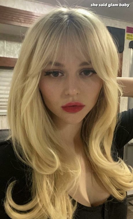 Emily Alyn Lind HDスター 写真