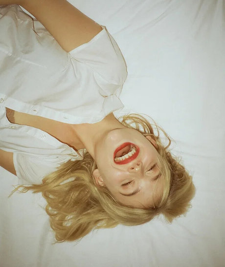 Emily Alyn Lind ポルノスター トップ アーカイブ