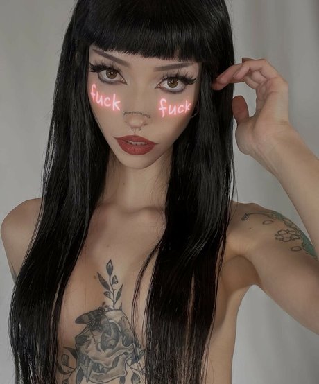 アジア人のタトゥー OnlyFans 美しい裸 写真