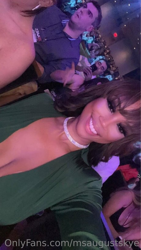 msaugustskye 美しい女優 写真