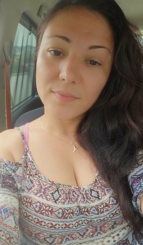 公共の場での猫のOnlyFans セクシー裸 写真