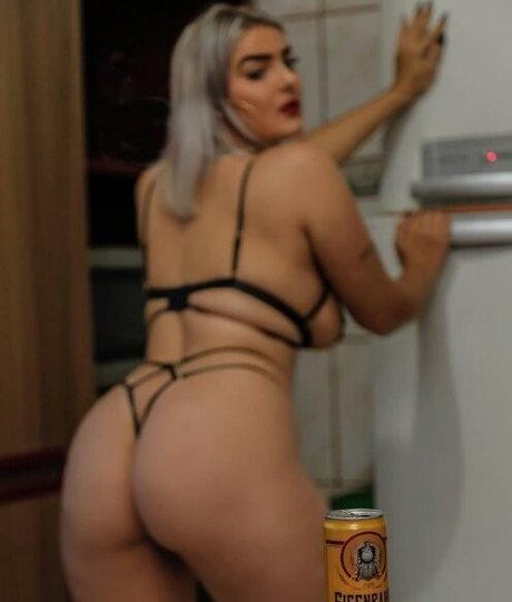 lauratavora アダルトモデル 写真