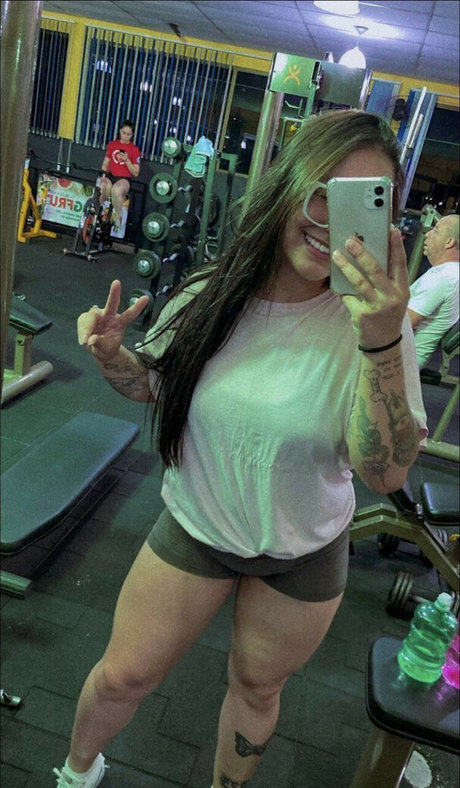 lauratavora スター ヌード 画像