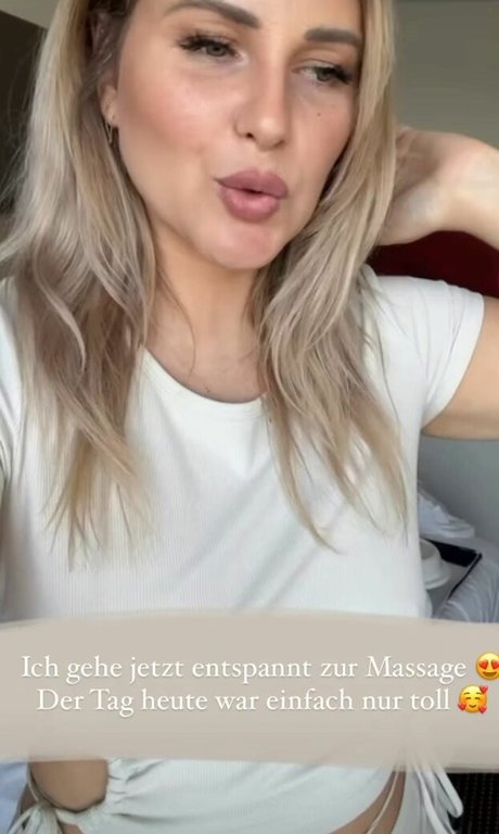 スターティーンオンリーファンズ ホット裸 写真