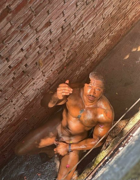 美しいベイビーOnlyFans アート裸 画像