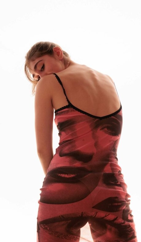 caterpillareyebrow 可愛いモデル 画像