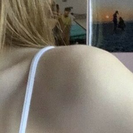 大きな白いチンポ OnlyFans ヌード ギャラリー