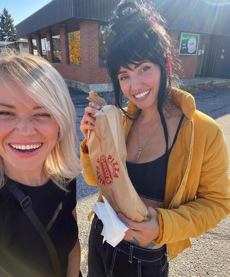 エボニートップオンリーファン エロチック 画像