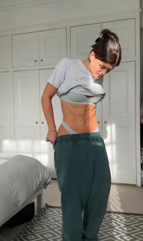 ティーンプッシーOnlyFans アートヌード ギャラリー