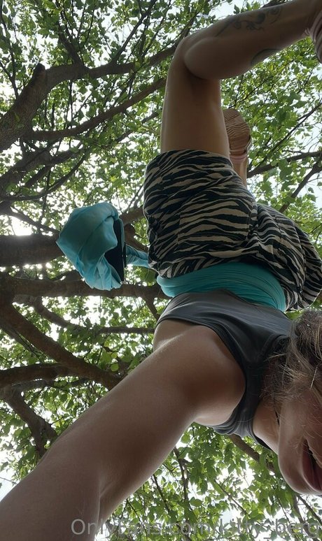 痩せた金髪の熟女OnlyFans ポルノ 写真