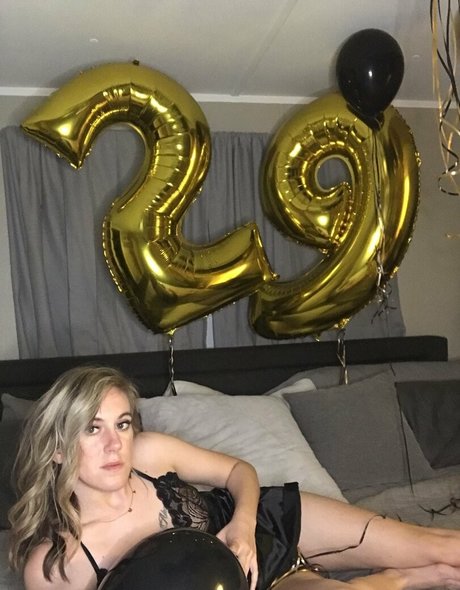 エボニートップオンリーファン セクシー裸 写真