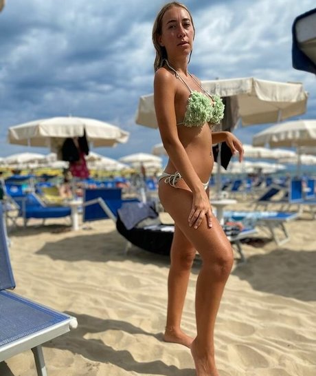 おばあちゃんの巨乳OnlyFans ホット 画像