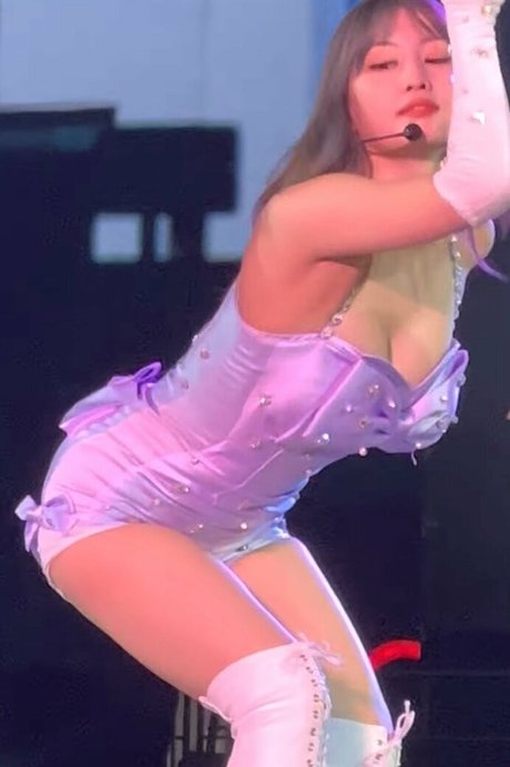 大きなお尻のアジア人OnlyFans セクシーヌード 写真