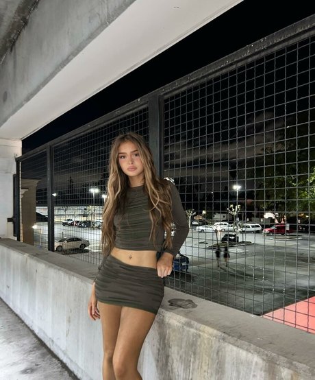 ビンボオンリーファンズ セクシー 画像