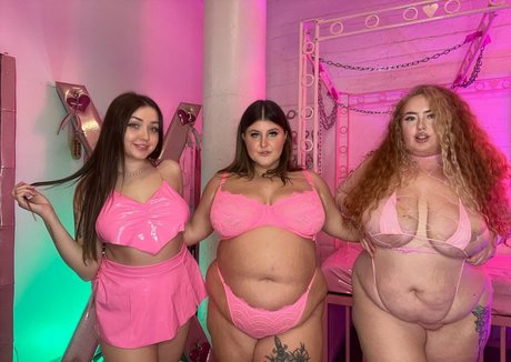 公共の場での猫のOnlyFans ポルノ ギャラリー