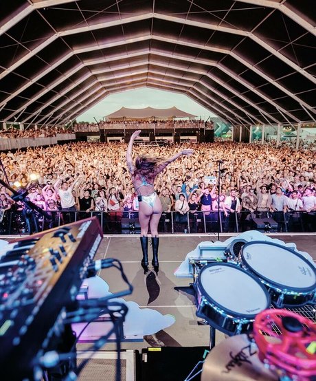 曲線美のティーンズOnlyFans 裸 画像