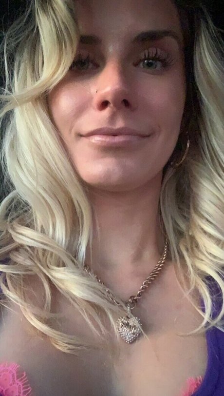 Cassie Bender ヌードモデル 写真