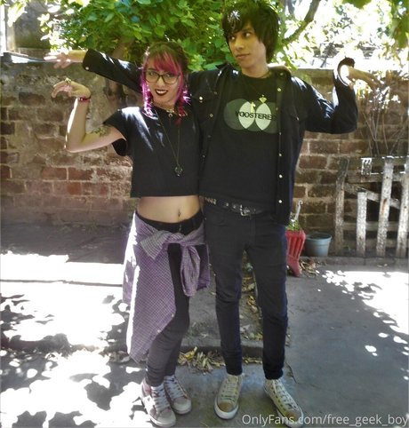 free geek boy スター ヌード 写真