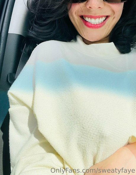sweatyfaye 女優 写真