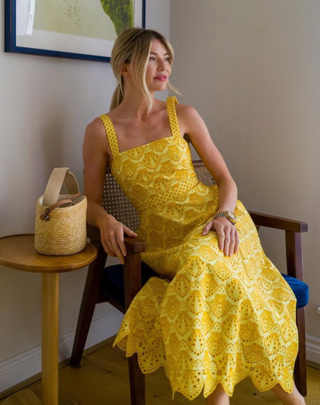 黒髪の熟女OnlyFans ホットヌード 写真