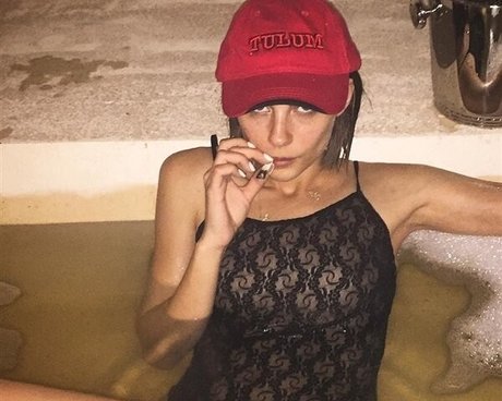 トゥワークオンリーファン 美しい裸 画像