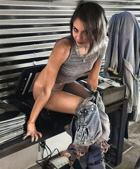 成熟した異人種間OnlyFans ポルノグラフィック 写真