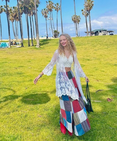 Amiah Miller 素敵なスター アーカイブ