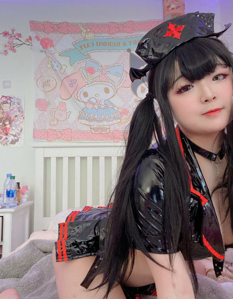 金髪の小柄なOnlyFans 美しいヌード 写真