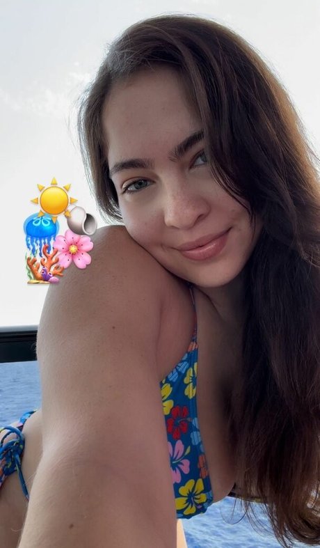 Hilenna エロティックなスター 写真