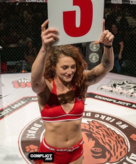 Nicki Bocker ポルノモデル 写真