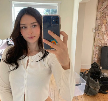 Holls8 top profile image