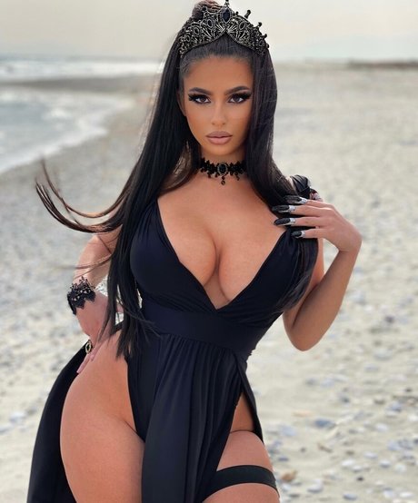 Eva Savagiou エロティックなポルノスター ギャラリー