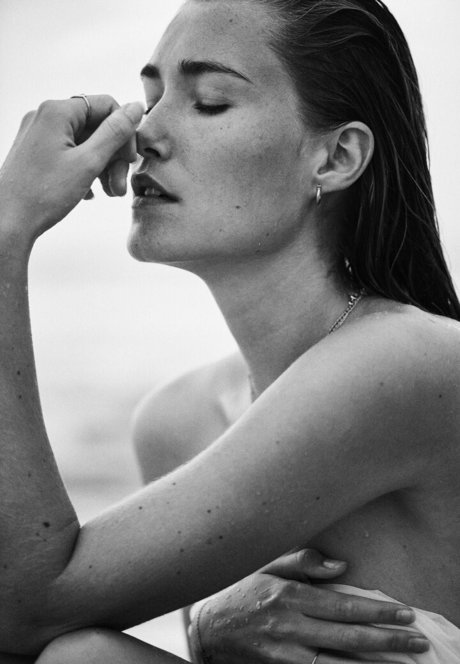 金髪ストリップOnlyFans ホットヌード 画像