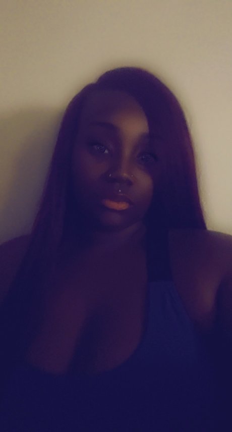 成熟した異人種間OnlyFans エロチック 画像