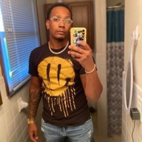 レズビアン ストラップオン OnlyFans トップ 写真