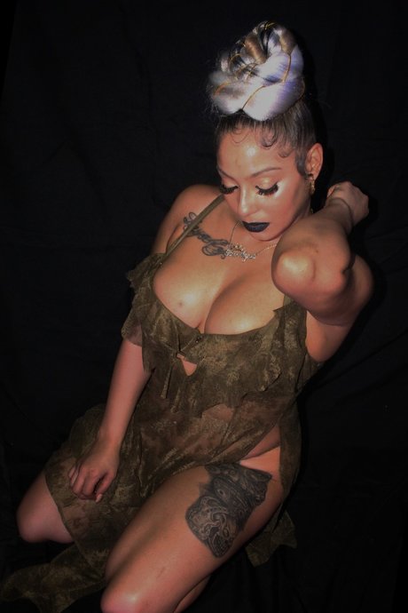 Brooklynn loyalty love エロティックなスター 写真