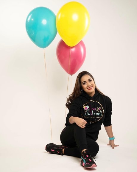 Lyna Balloons ポルノスター 可愛い 写真