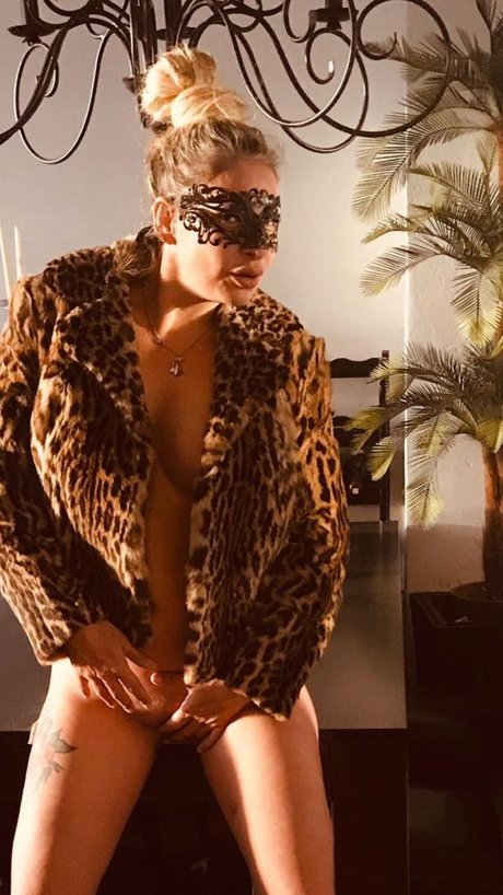 Luci Felina エロティック女優 画像