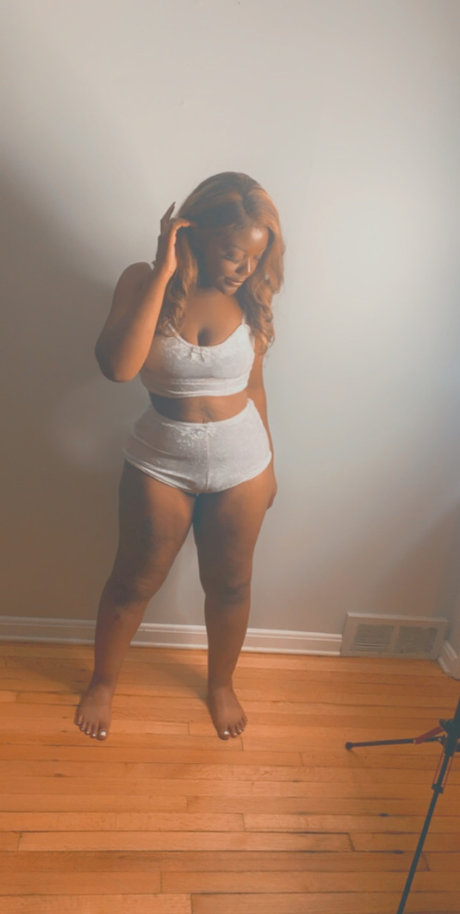 Malie 裸のポルノスター アーカイブ