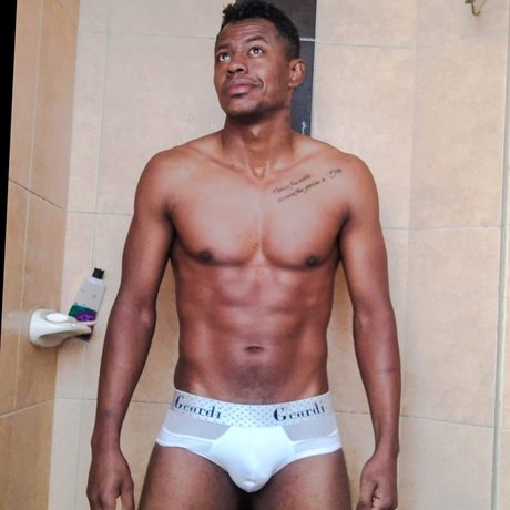 Stiven Jorge ヌードスター 写真