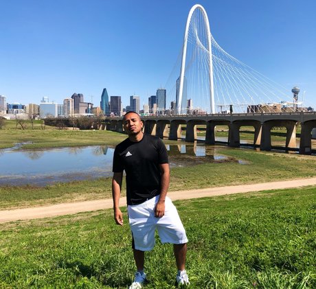 MAGNUM MORENO 完璧なモデル 写真